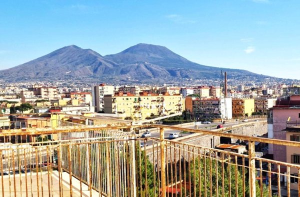 appartamento in vendita a Napoli in zona Barra