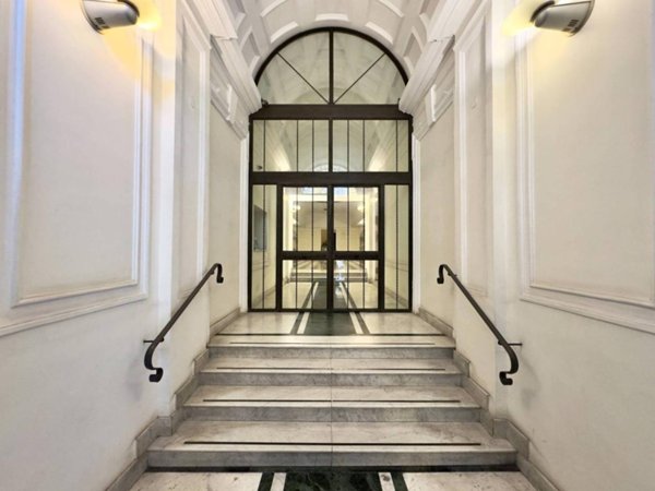 appartamento in vendita a Napoli in zona Chiaia