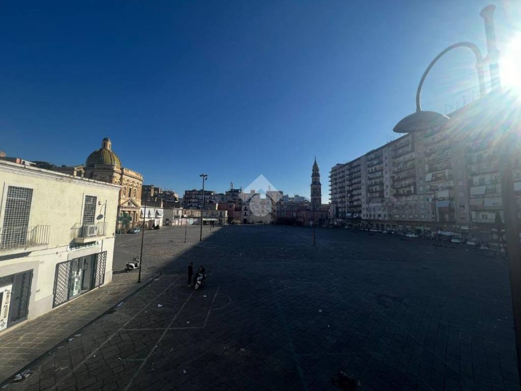 negozio in vendita a Napoli in zona Pendino / San Giuseppe