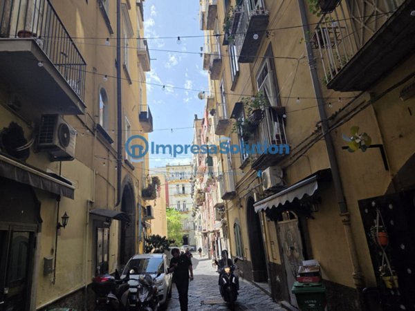negozio in vendita a Napoli in zona San Ferdinando