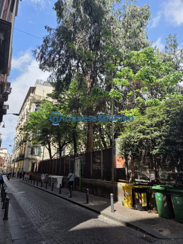 casa indipendente in vendita a Napoli in zona San Ferdinando