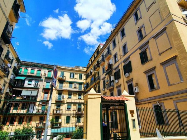 appartamento in vendita a Napoli in zona Stella