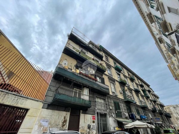 appartamento in vendita a Napoli in zona San Carlo all'Arena