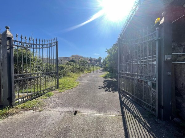 casa indipendente in vendita a Napoli in zona San Giovanni a Teduccio