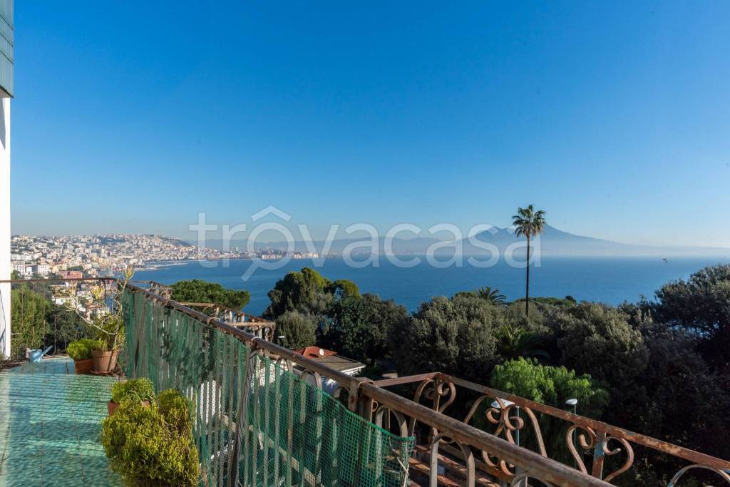 appartamento in vendita a Napoli in zona Posillipo