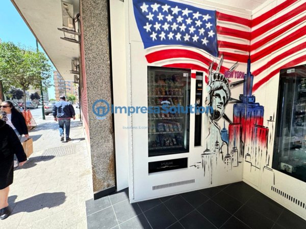 negozio in vendita a Napoli in zona Vomero