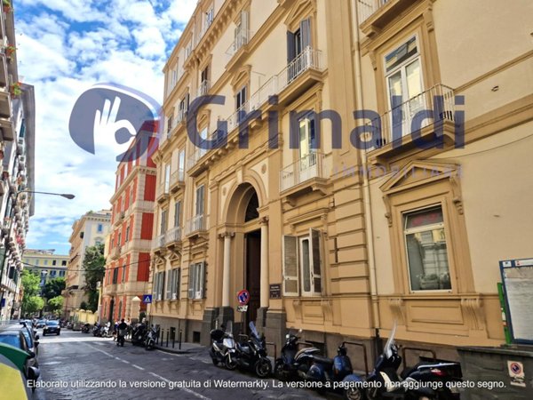 appartamento in vendita a Napoli in zona Chiaia