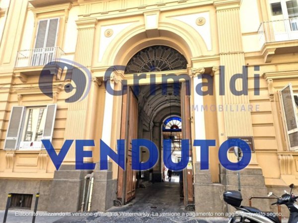 appartamento in vendita a Napoli in zona Chiaia