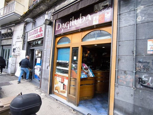 negozio in vendita a Napoli in zona Vomero