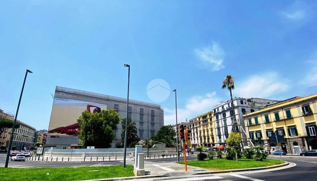 appartamento in vendita a Napoli in zona Chiaia
