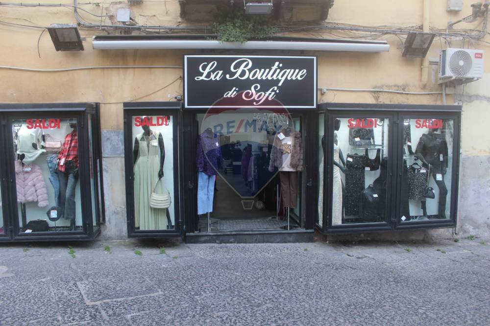 negozio in vendita a Napoli in zona Pendino / San Giuseppe