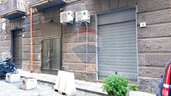 negozio in vendita a Napoli in zona Pendino / San Giuseppe