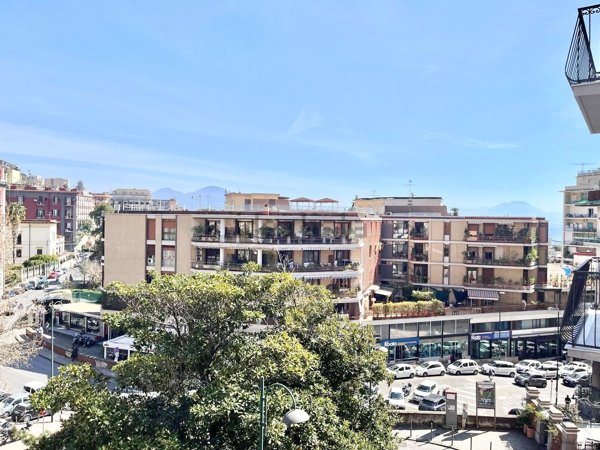 appartamento in vendita a Napoli in zona Chiaia