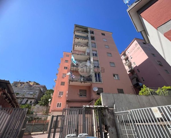 appartamento in vendita a Napoli in zona San Carlo all'Arena