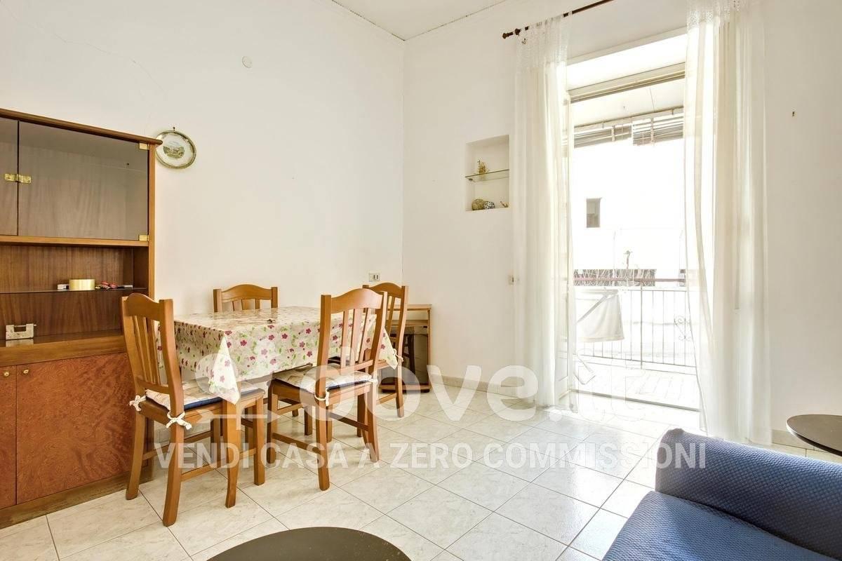 appartamento in vendita a Napoli in zona Chiaia