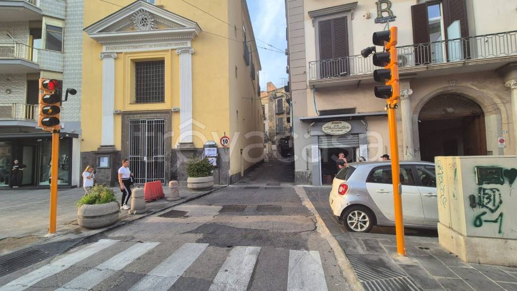 appartamento in vendita a Napoli in zona Chiaia