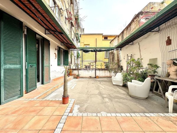 appartamento in vendita a Napoli in zona San Lorenzo