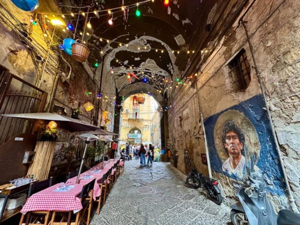 appartamento in vendita a Napoli in zona San Lorenzo