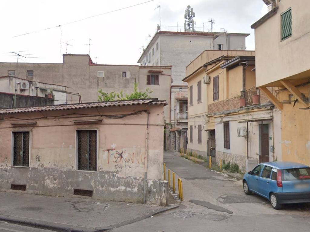 negozio in vendita a Napoli in zona Piscinola