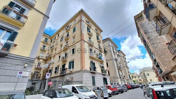 appartamento in vendita a Napoli in zona San Carlo all'Arena
