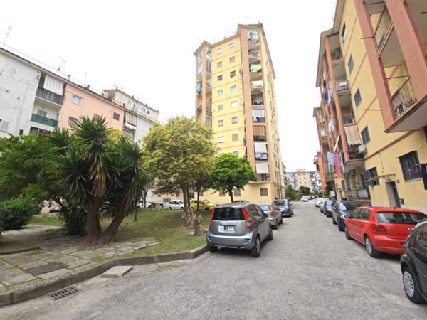appartamento in vendita a Napoli in zona Barra