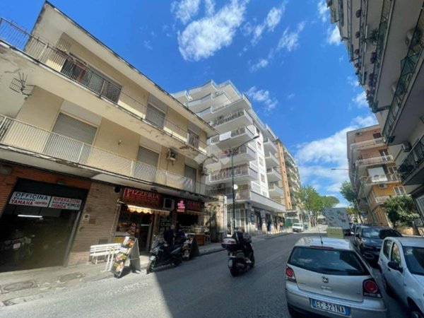 negozio in vendita a Napoli in zona Camaldoli