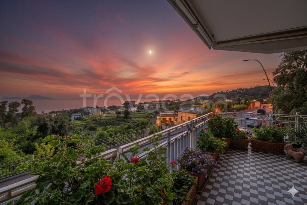 appartamento in vendita a Napoli in zona Posillipo
