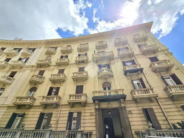 appartamento in vendita a Napoli in zona Chiaia