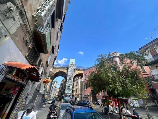 appartamento in vendita a Napoli in zona Stella