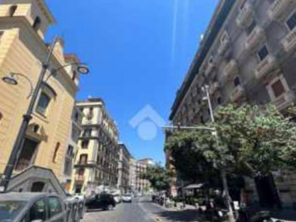 negozio in vendita a Napoli in zona Chiaia