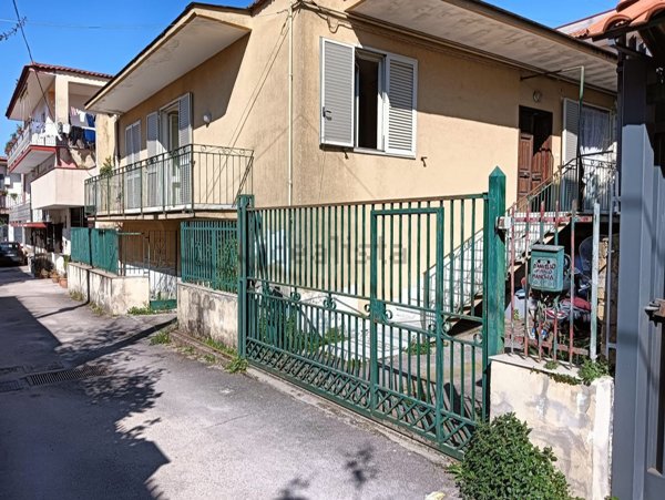 casa indipendente in vendita a Napoli in zona Chiaiano