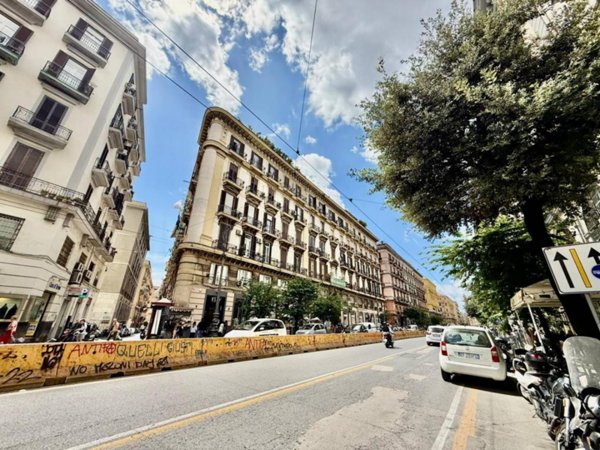 appartamento in vendita a Napoli in zona Stella