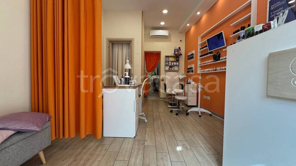 negozio in vendita a Napoli in zona Pianura