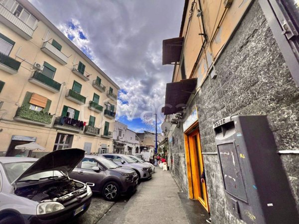 negozio in vendita a Napoli in zona Secondigliano