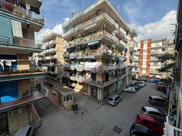 appartamento in vendita a Napoli in zona Fuorigrotta