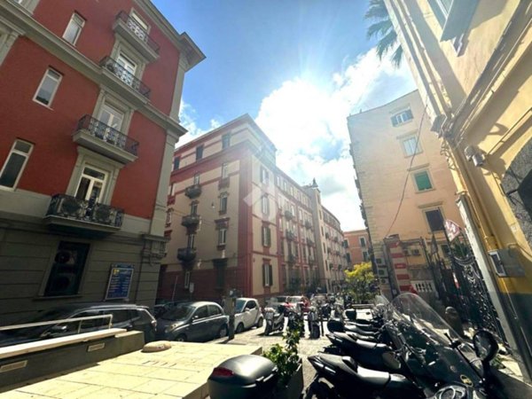 negozio in vendita a Napoli in zona Chiaia