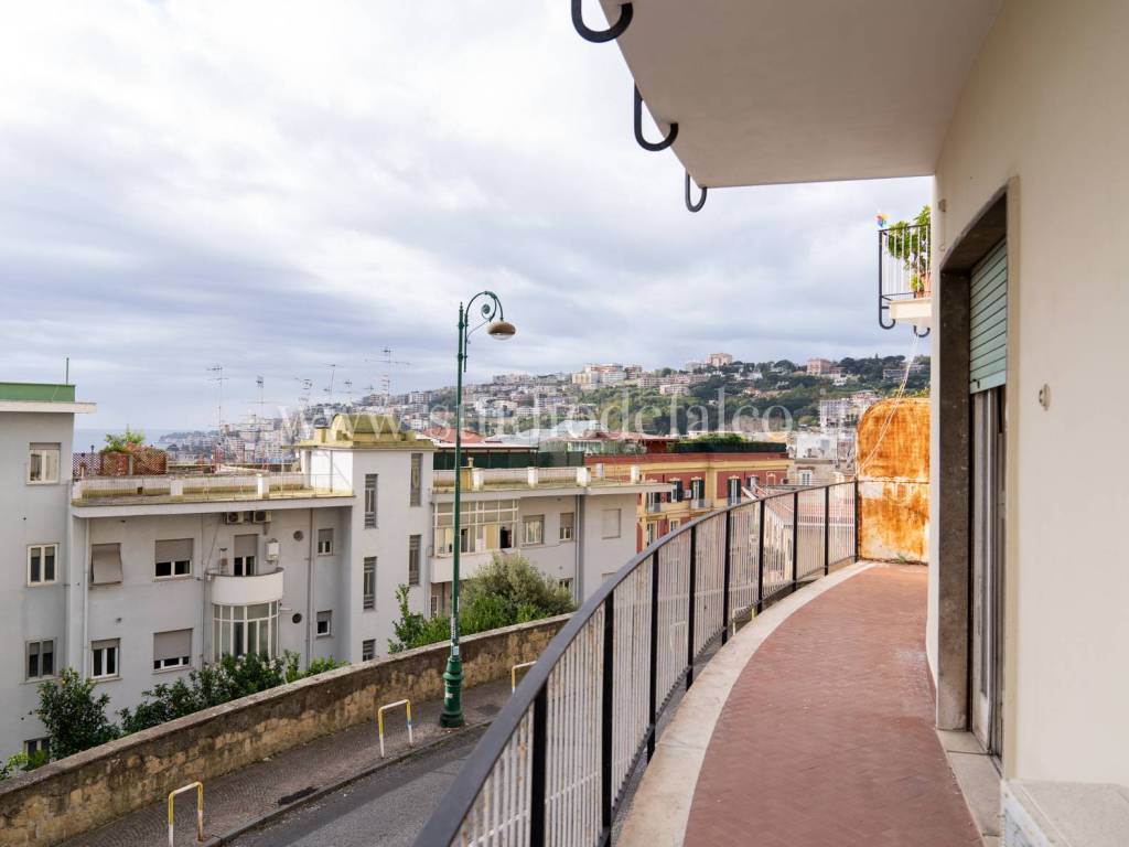 appartamento in vendita a Napoli in zona Chiaia