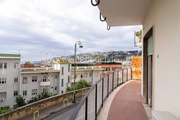 appartamento in vendita a Napoli in zona Chiaia