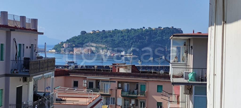 appartamento in vendita a Napoli in zona Bagnoli