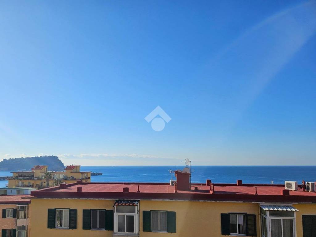 appartamento in vendita a Napoli in zona Bagnoli