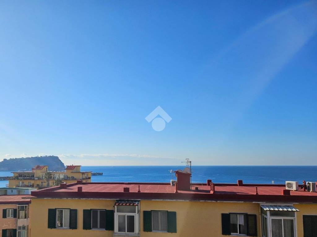 appartamento in vendita a Napoli in zona Bagnoli