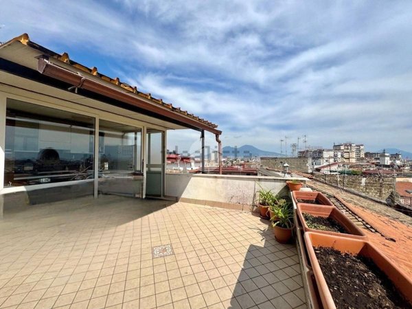 appartamento in vendita a Napoli in zona San Lorenzo