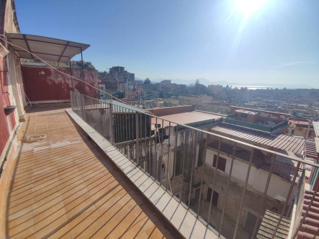 appartamento in vendita a Napoli in zona Stella
