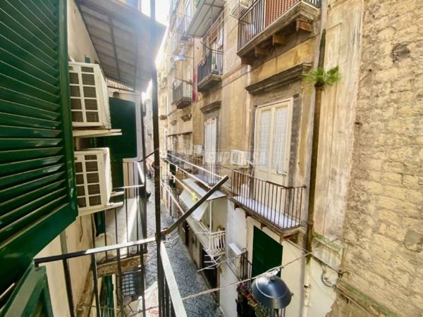 appartamento in vendita a Napoli in zona Pendino / San Giuseppe