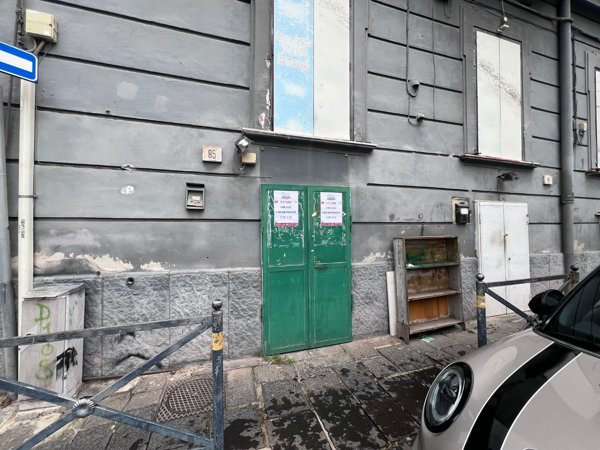 negozio in vendita a Napoli in zona Vomero