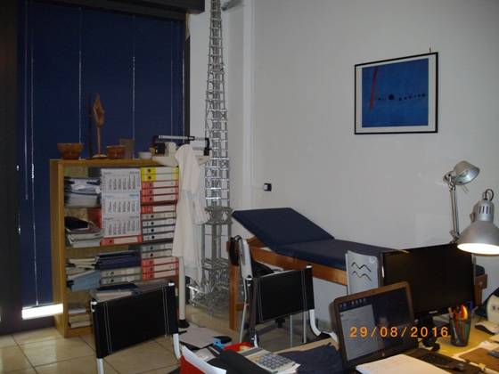 locale commerciale in vendita a Napoli in zona Vomero