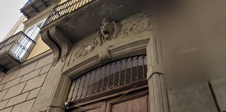 intera palazzina in vendita a Napoli in zona Stella