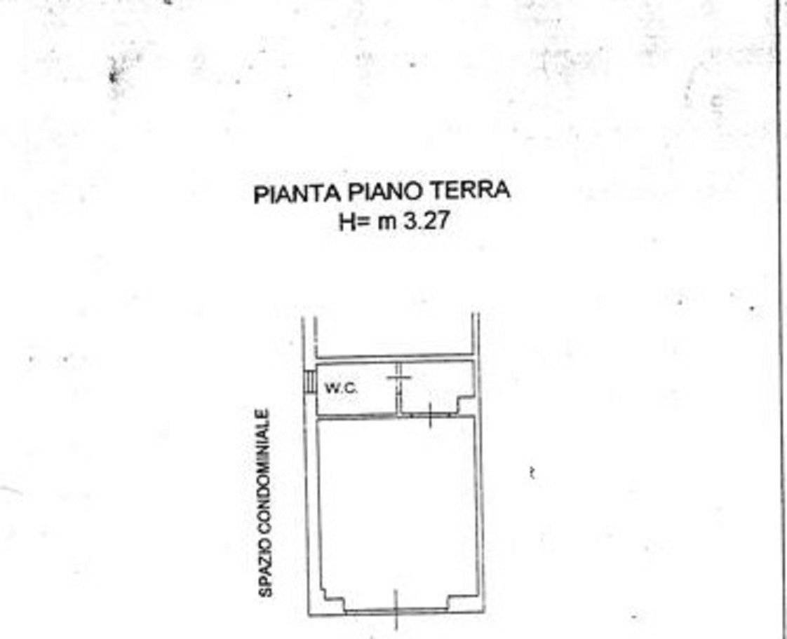 locale commerciale in vendita a Napoli in zona Vomero