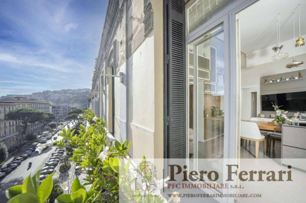 appartamento in vendita a Napoli in zona Chiaia