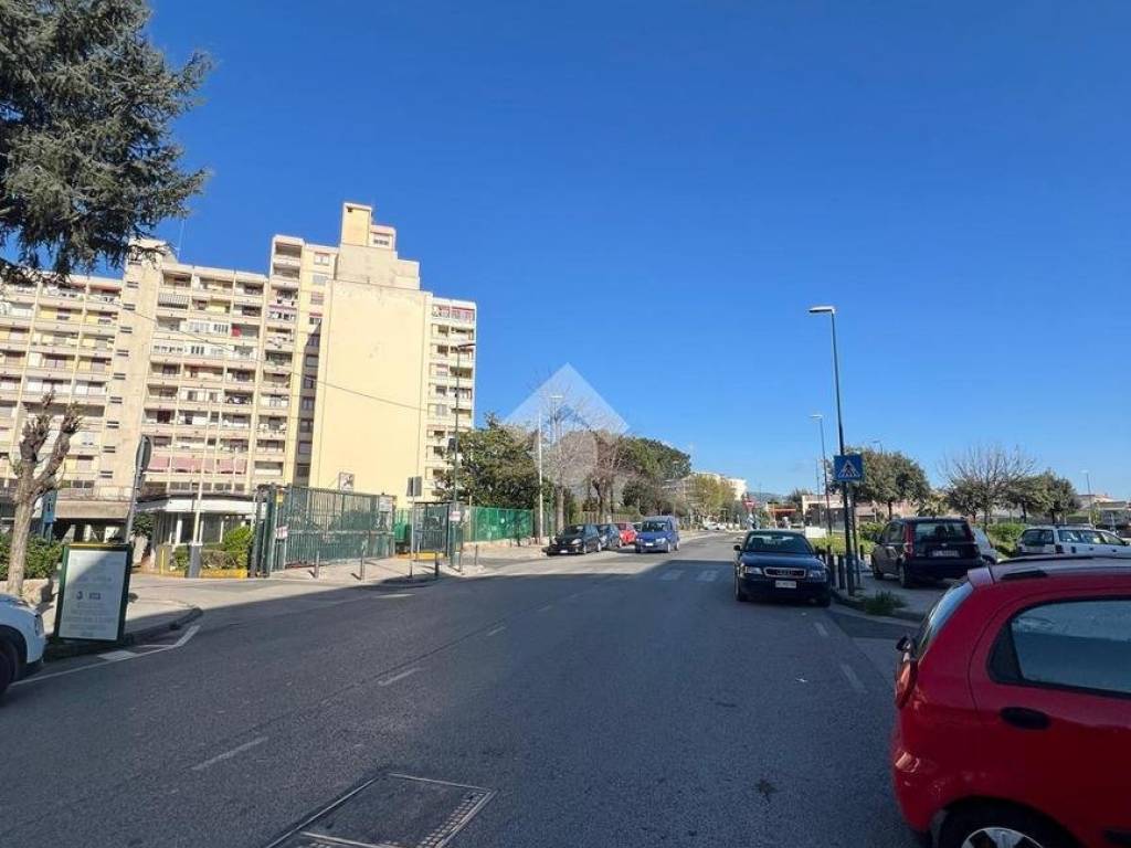 negozio in vendita a Napoli in zona Barra